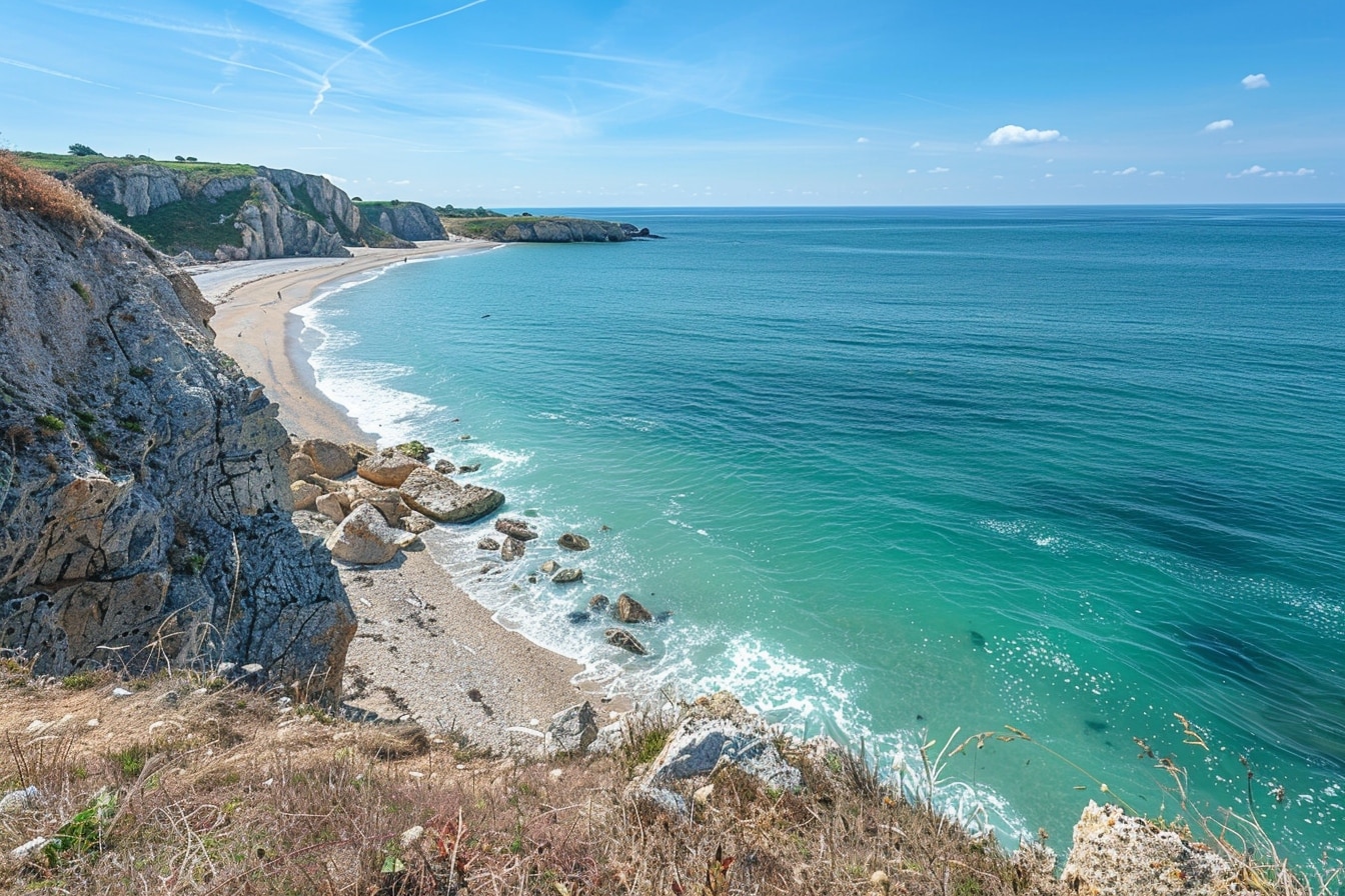 Découvrez les charmes cachés de la plage de Kerhillio à Erdeven, un paradis breton qui promet des moments inoubliables
